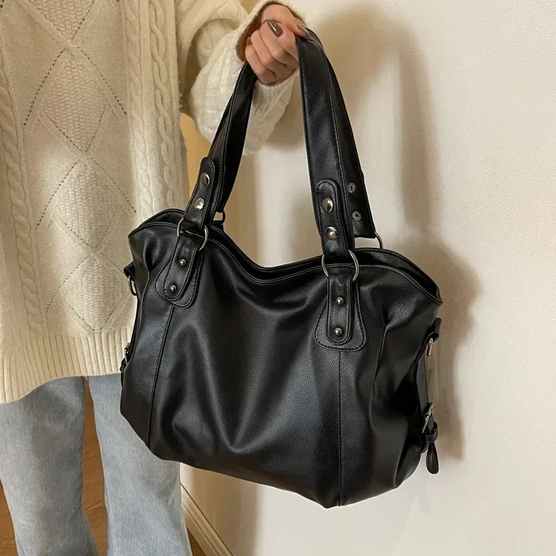 The Urban Vintage Hobo Bag | Soft Vegan Leather & Zipper Details