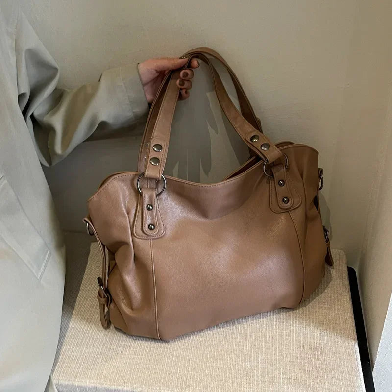 The Urban Vintage Hobo Bag | Soft Vegan Leather & Zipper Details